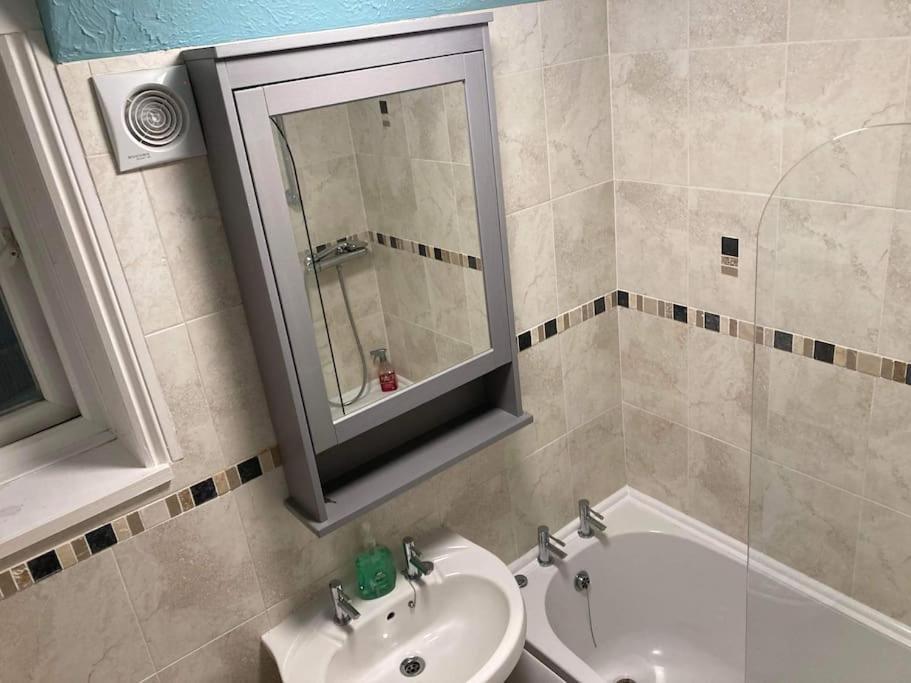 Lawn View Apartment Доліш Екстер'єр фото